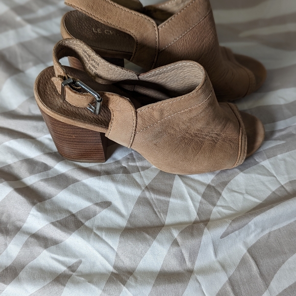 Le Chateau Leather Chunky Heel sandals - Picture 2 of 4